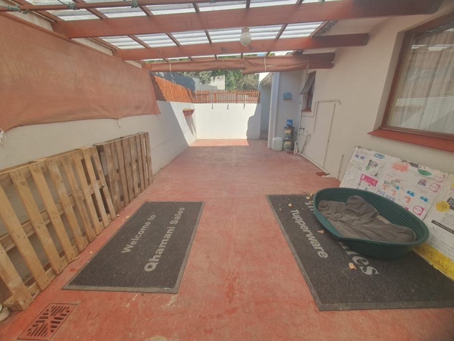 To Let 5 Bedroom Property for Rent in Beacon Bay Eastern Cape